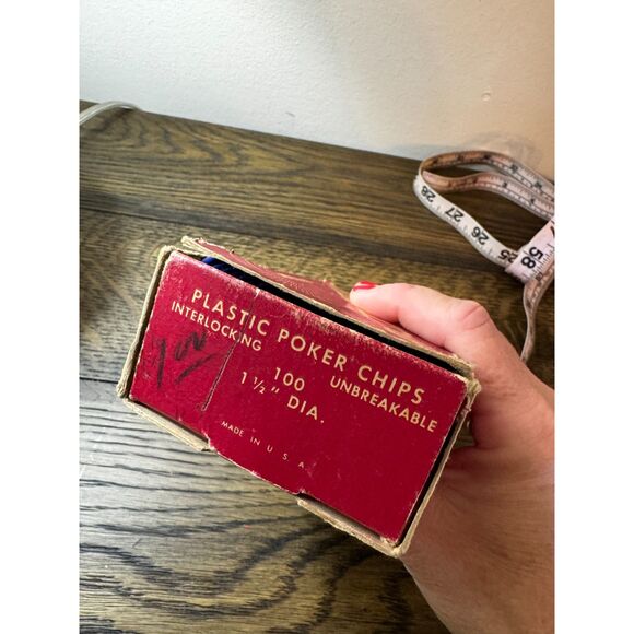 Complete set of vintage plastic poker chips in original box 100 chips. - Picture 7 of 7